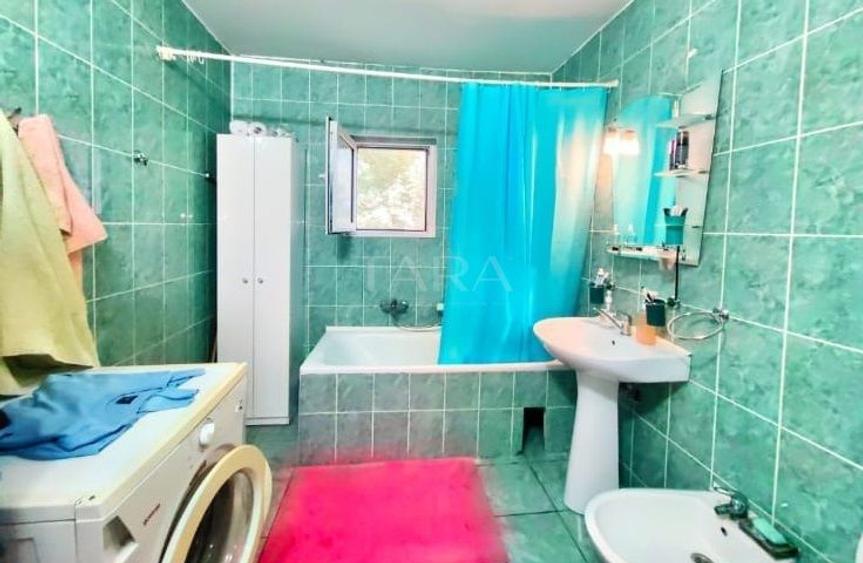 Apartament cu 3 camere de vânzare în cartierul Plopilor.