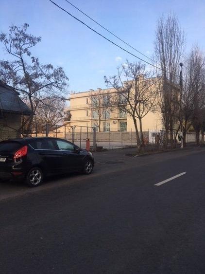 Baneasa, teren cu dubla deschidere