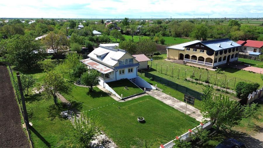 Casa demisol + parter de vanzare in Sat Vadu Rosca - Vulturu