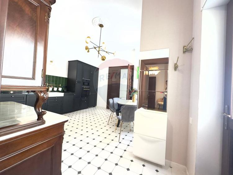 Apartament cu 3 camere de închiriat in Piata Unirii