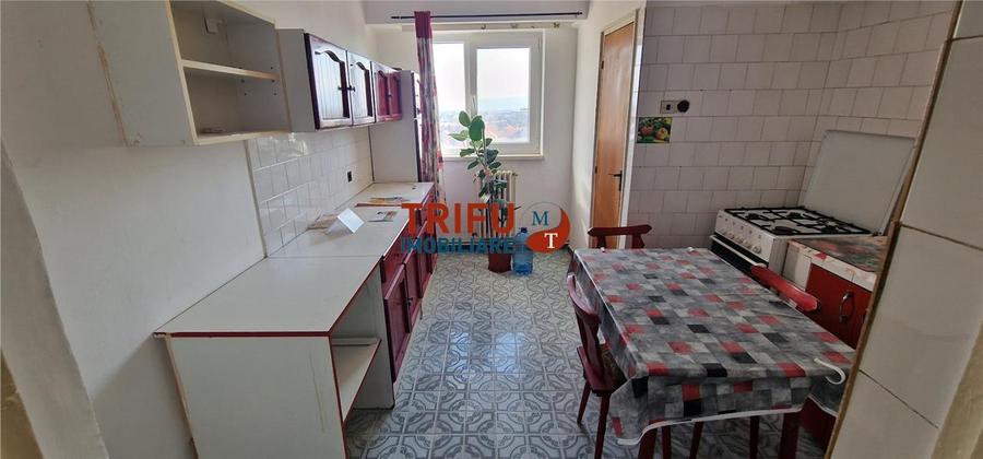 Apartament 3 camere cu scara interioara zona Centru