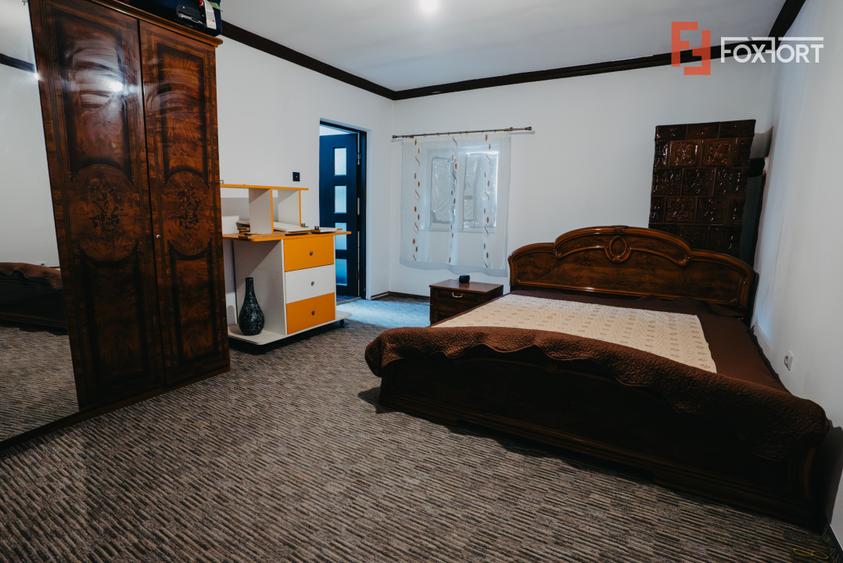 Casa individuala cu 8 camere si lac cu pesti, teren 4424 mp - Jebel