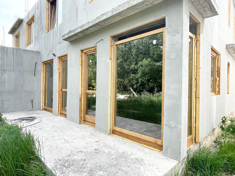 Duplex cu garaj - 5 camere - Mosnita Noua