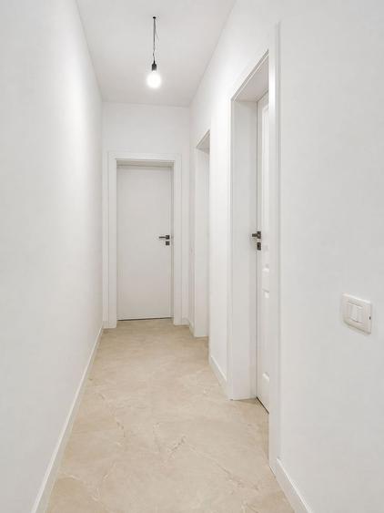 Casă individuală modernă | Spații vitrate generoase, compartimentare eficientă
