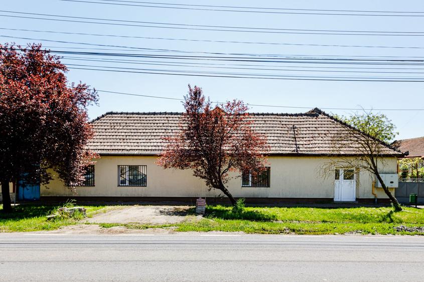 De vanzare proprietate pretabila cazare/locuire/pensiune rurala,  Carani, Timis