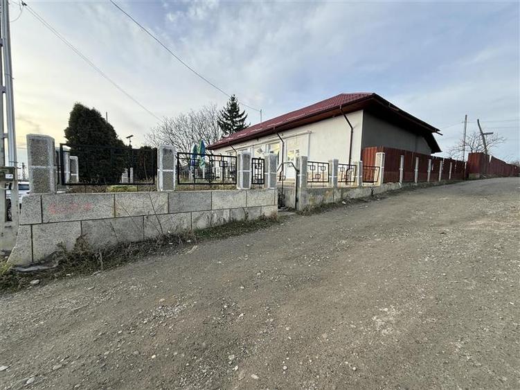 Secuieni - 17 km de Bacau - spatiu comercial