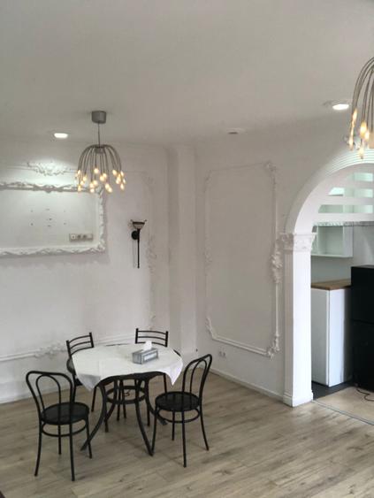 Vila interbelica cu terasa-restaurant in functiune zona Blv Marasesti Bucuresti