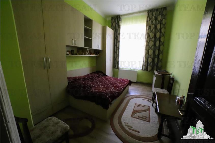 Apartament cu 4 camere de vanzare, Ultracentral, Kogalniceanu, curte si pod