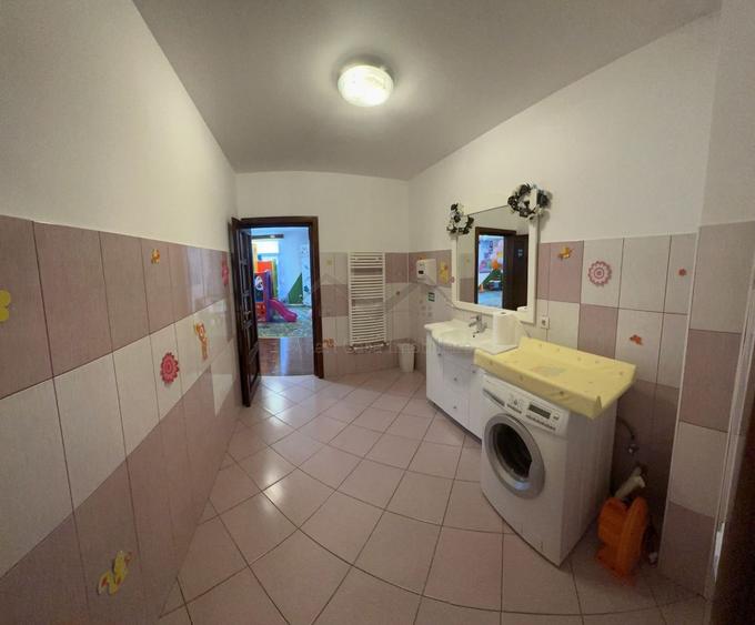 Spatiu comercial casa centru educational/birouri/clinica Miroslava