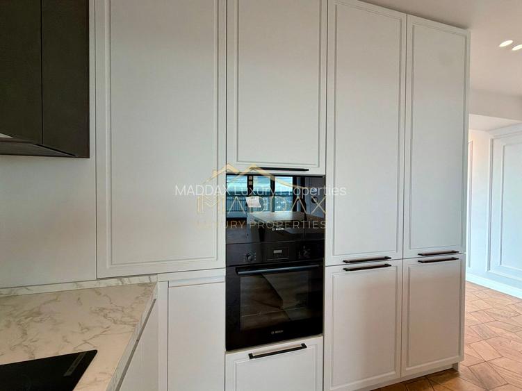 Penthouse cu 4 camere // terasă 70 mp / 200 mp / 3 parking / Straulesti