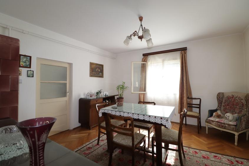 Sinaia – Central, apartament cu 3 camere si teren propriu!