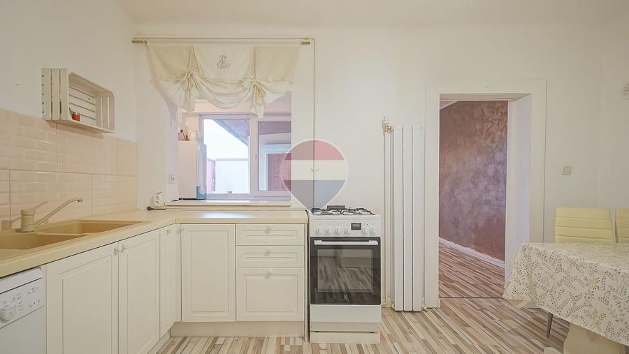 COMISION 0% | Apartament 4 camere + Curte | Zona Tractorul