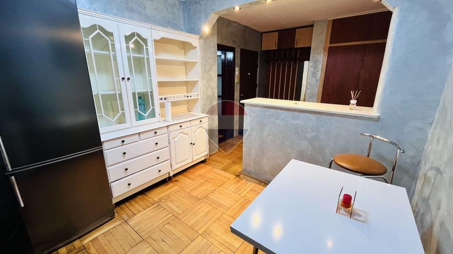 Apartament cu 2 camere de vânzare în zona Rogerius