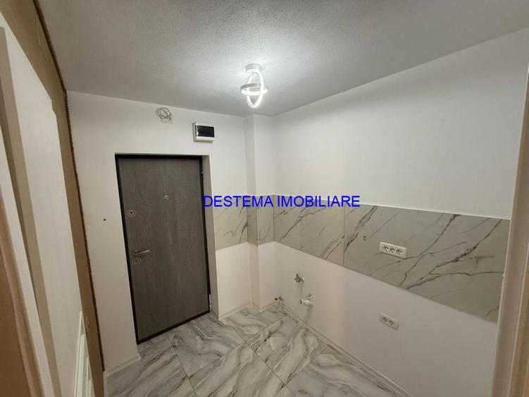 Garsoniera lux etaj 3, superba.