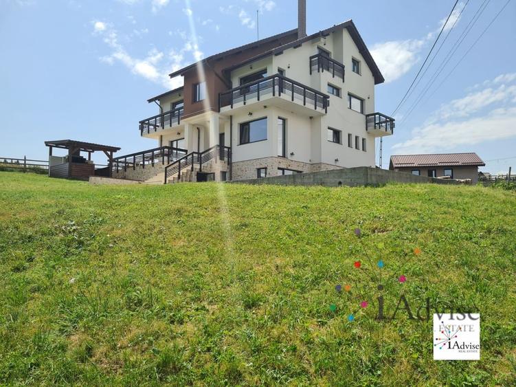Vila Cu Panorama De Vanzare In Fundata