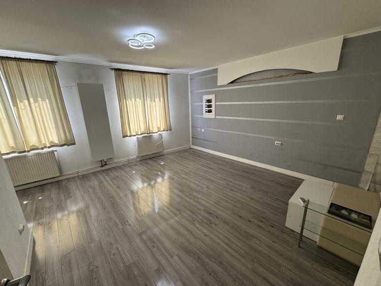 OPORTUNITATE DE INVESTIȚIE - CLĂDIRE MULTIFUNCȚIONALĂ + AFACERE LA CHEIE