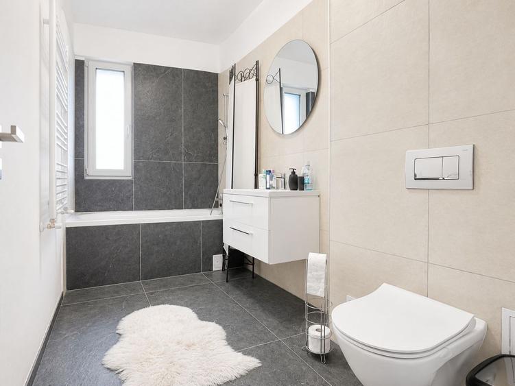 De inchiriat apartament cu 2 camere + loc de parcare - Giroc intrare