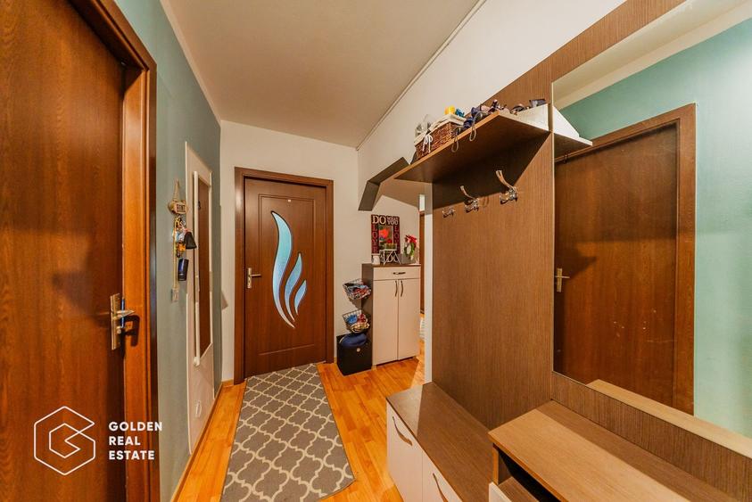 Apartament 4 camere, langa campusul UVVG, decomandat, etaj 3, comision 0%