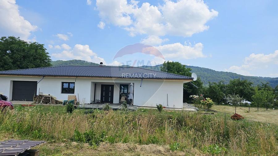 Casă / Vilă cu 5 camere de vânzare - 55