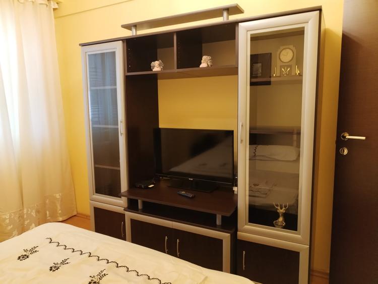 3 camere lux Universitate - KFC