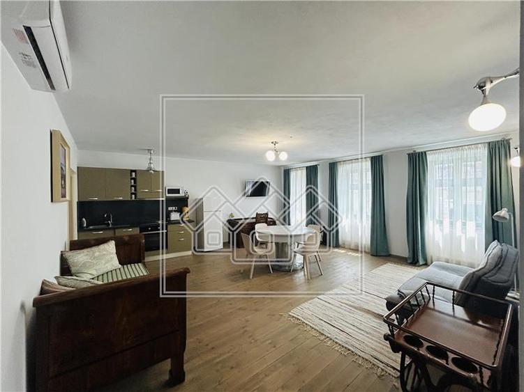 Casa cu 6 apartamente + gradina - pretabil investitii