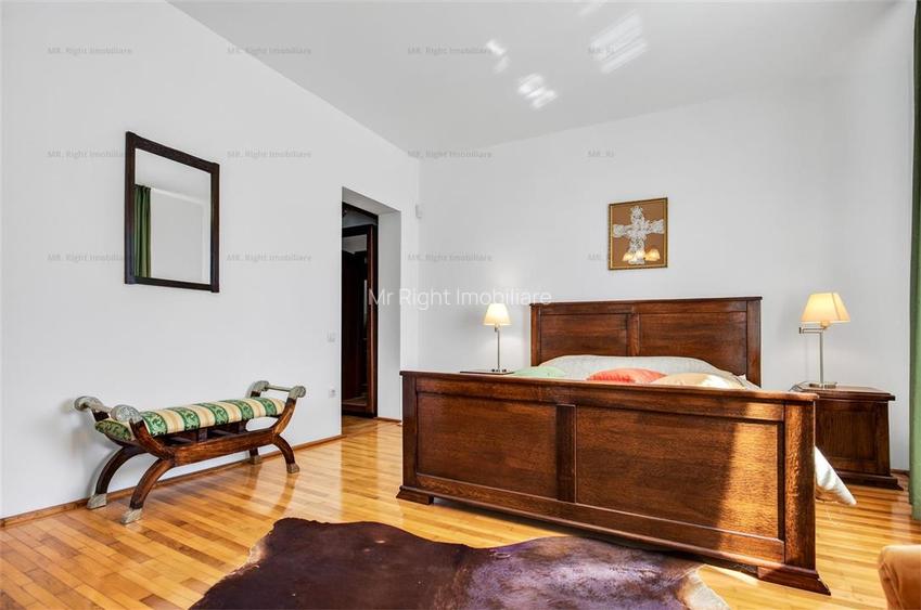 Casa pe 3 niveluri | Terasa cu priveliste | 3 parcari | Pozitie centrala