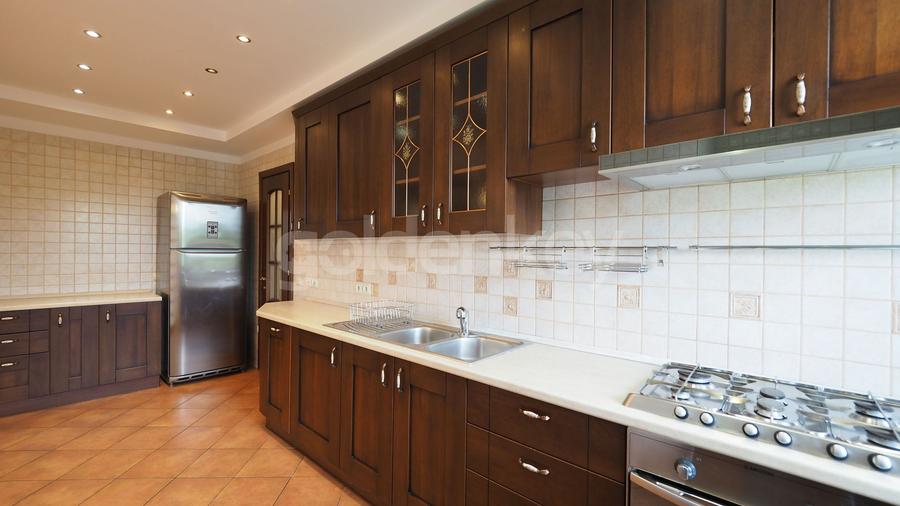 Apartament spatios cu 4 camere, vedere frumoasa