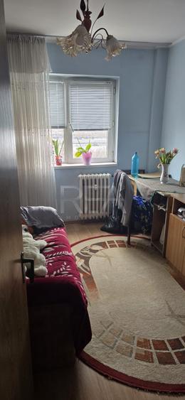 3 camere, et 7/10, 74 mp, bloc 1979-Pacii, Str Barsanesti