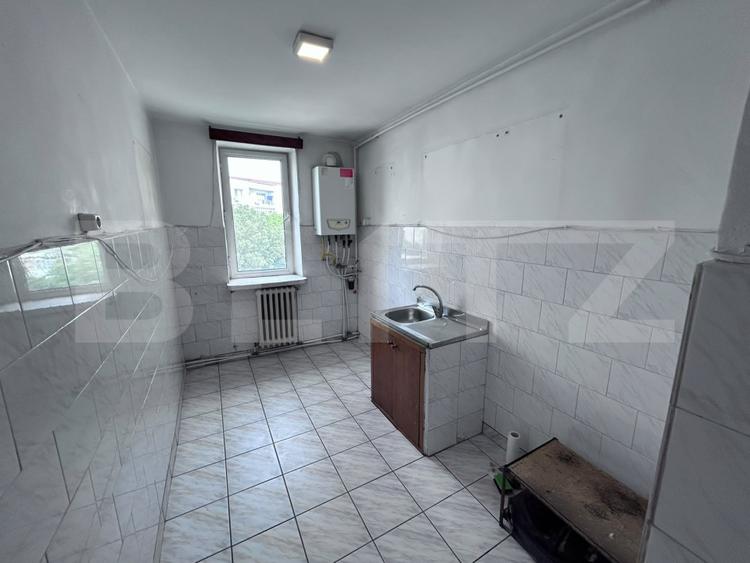 Apartament 3 camere, decomandat, Etajul 3