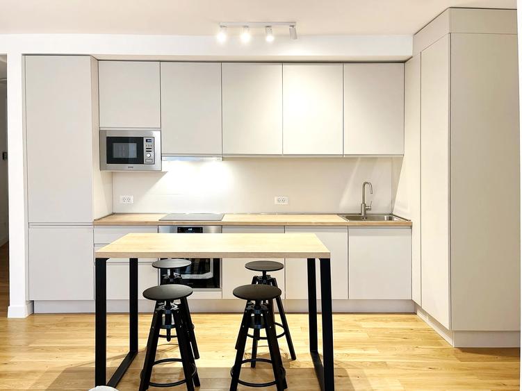 Inchiriere apartament 60 mp 2 camere 2 bai, imobil premium 2021, parcare inclusa
