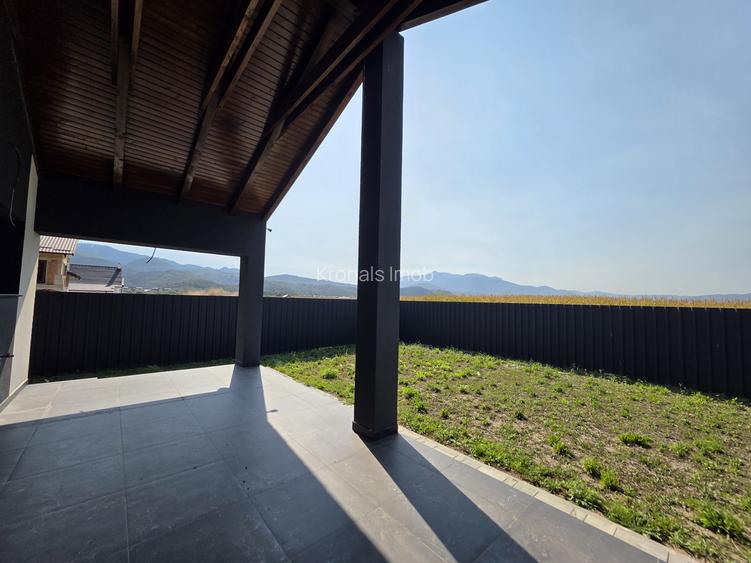 Casa individuala pe parter, 4 camere, teren 500mp - 2