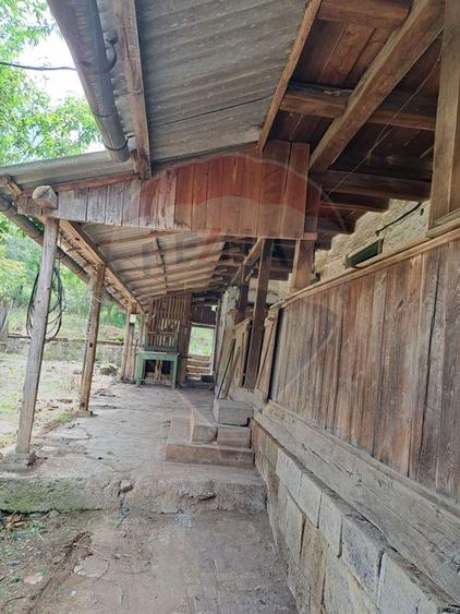 Casă batraneasca Laz comuna Dezna,teren 2800 mp teren