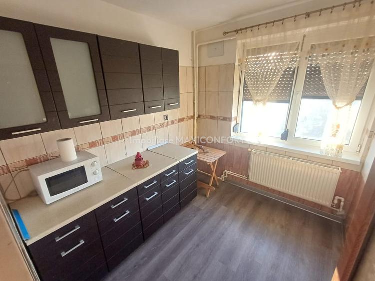 OFERTĂ! Apartament 2 camere Zona Școlilor – mobilat, etaj 3