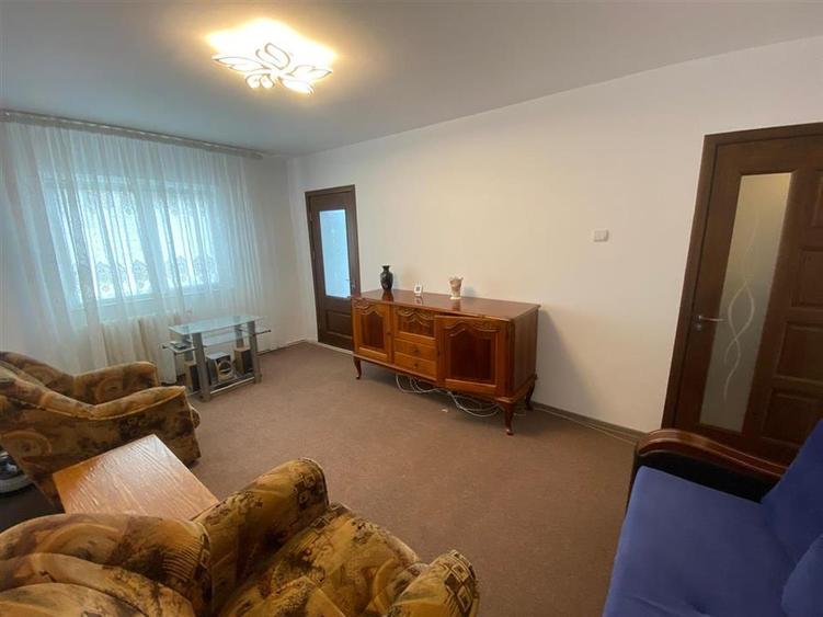 Apartament 3 camere - decomandat - Nicolina