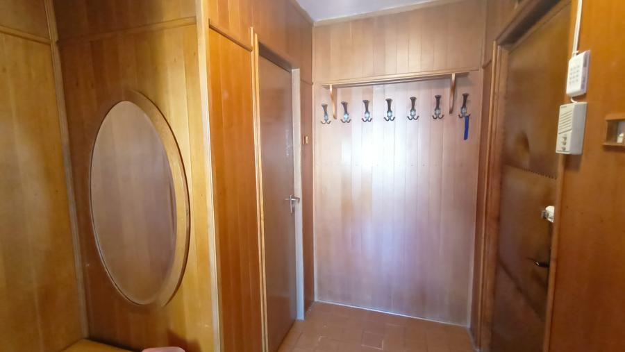 De vanzare apartament 4 camere,Dambul Pietros,etajul 4,confort 1,decomandat.