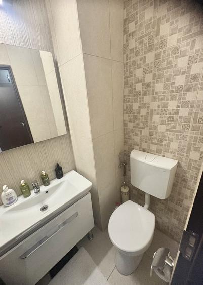 Apartament cu trei camere de vânzare, renovat complet, central