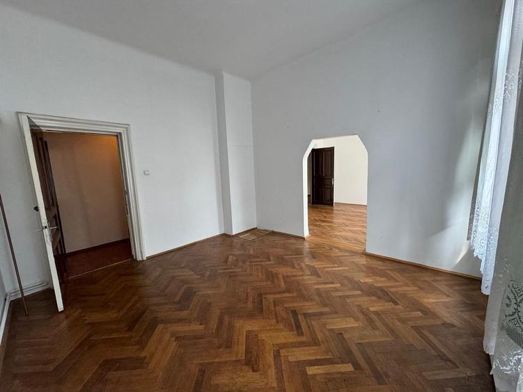 Apartament cu 4 camere decomandat în Kogălniceanu