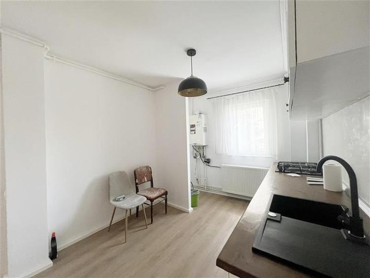 Apartament 2 camere decomandat etajul 1 zona Onix