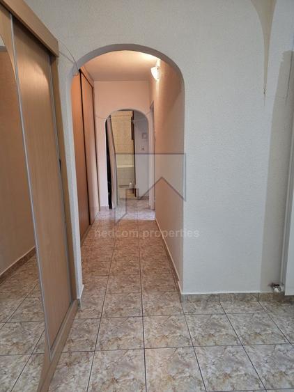 Vanzare apartament 3 camere Rahova - Barca