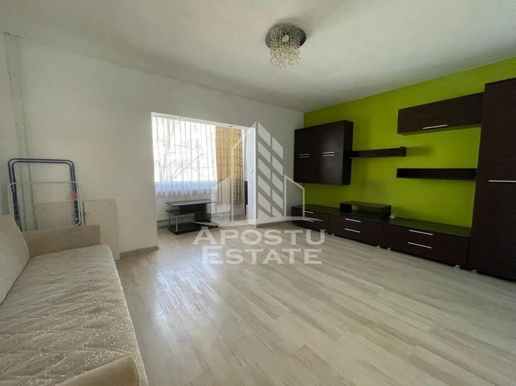 Apartament cu 1 camera, decomandat, etaj intermediar, zona Girocului