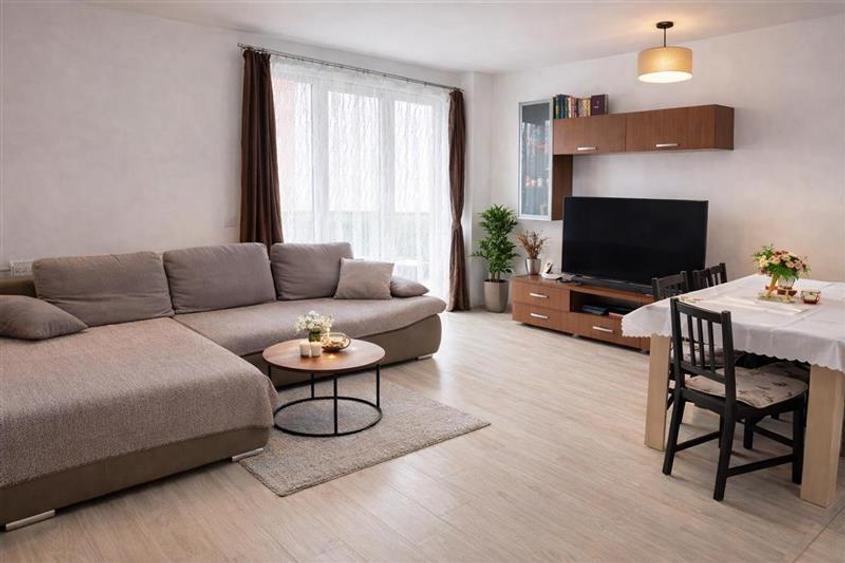 Apartament trei camere, decomandat, etaj2, Maurer Tractorul, Brasov