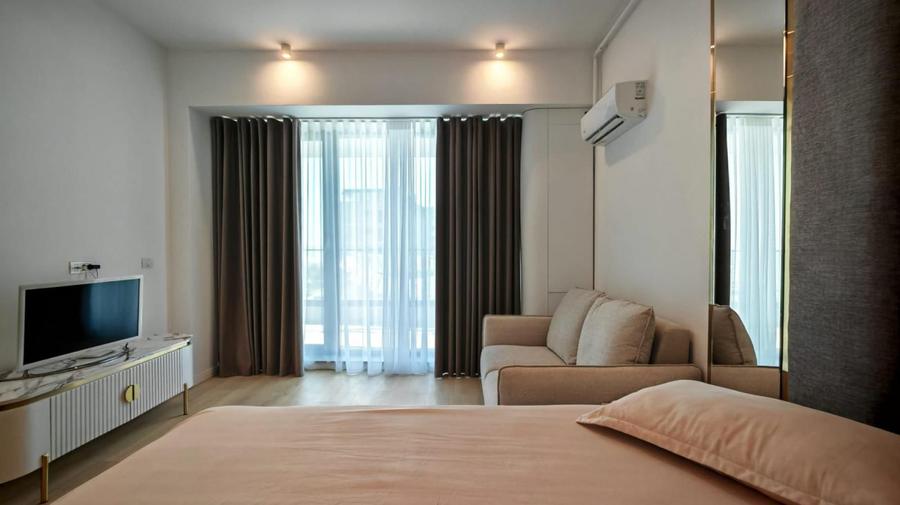Studio spatios cu balcon mare si vedere laterala la mare in Tomis Vila