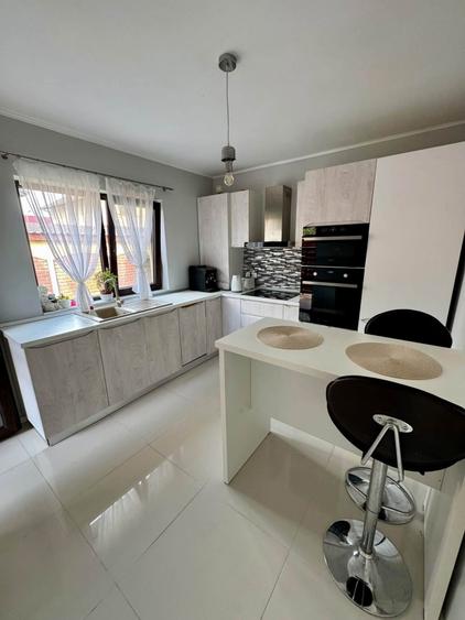CASĂ INDIVIDUALĂ | GIROC | 5 CAMERE | 100 MP UTILI | TEREN 250 MP