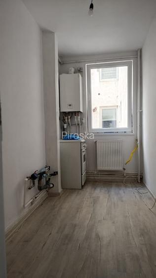 De vanzare apartament cu trei camere, renovat, cu pivnita