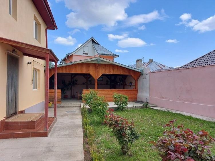 Casa P+E, in oras, zona 1 Mai