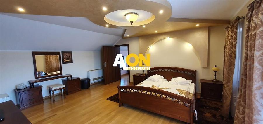 Casa 10 camere, ideala ca pensiune, zona Cetatii Alba Carolina