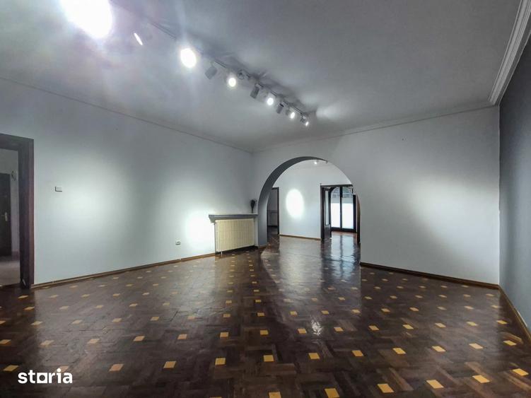 Apartament 5 camere de închiriat / Piața Romană