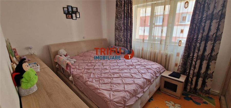 Apartament 3 camere de vanzare zona Cetate