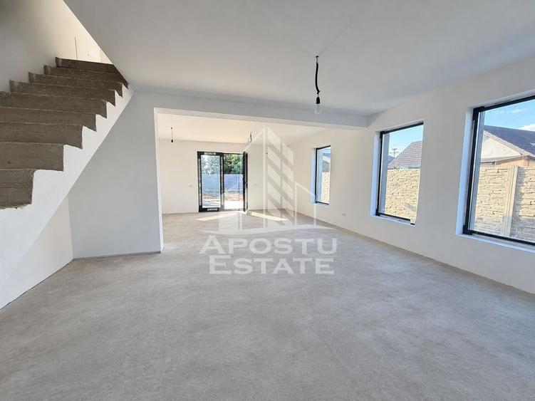 Duplex cu 5 camere, 300 mp teren, de vanzare, la Bazosu Nou