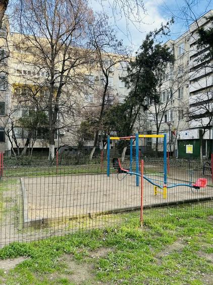 Apartament 3 camere complet renovat – Splaiul Crișanei